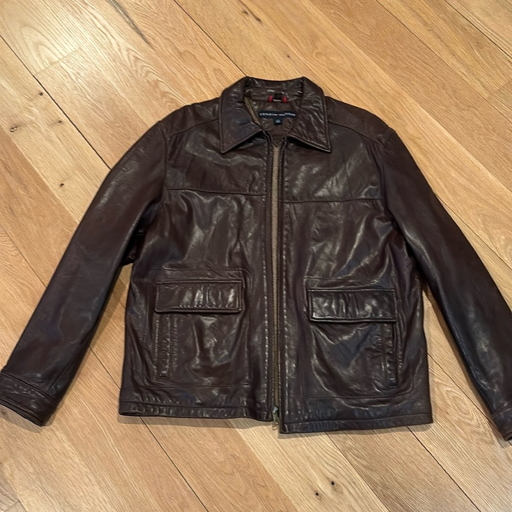 Men’s size large Tommy Hilfiger leather bomber jacket